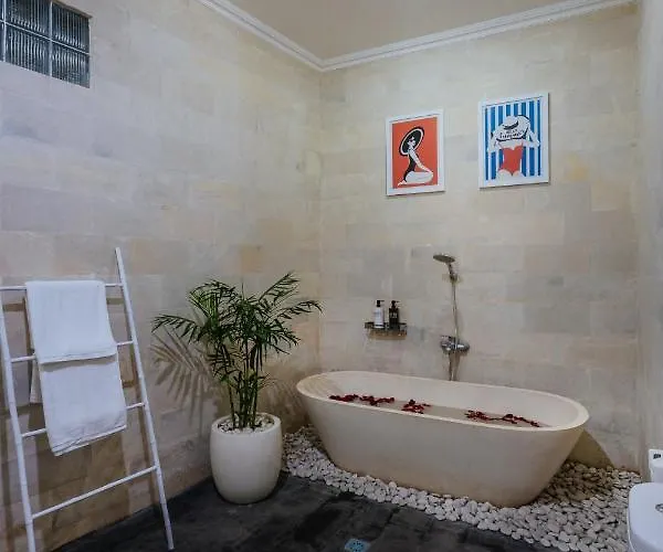 Villa Cathy, - Private 3 Bedroom Pool Villa! Seminyak